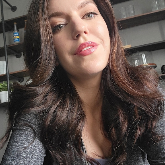 Meet your Posher, Kayleigh - Picture 3 of 3